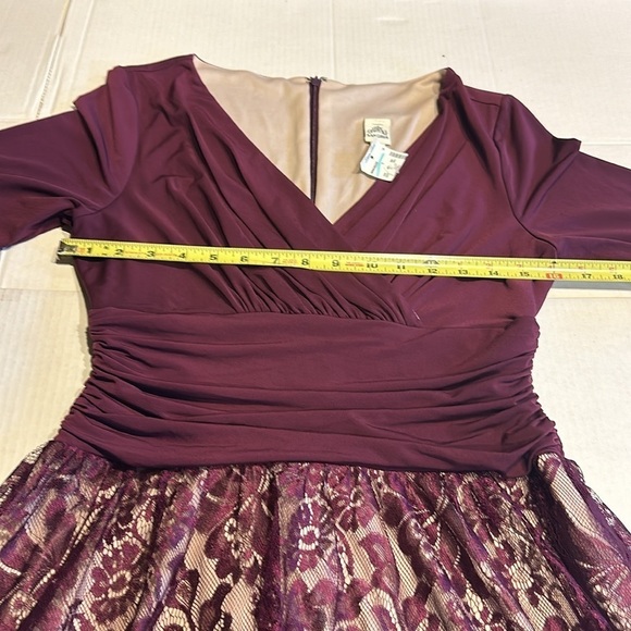 NWT Sangria burgundy vneck dress lace bottom taupe background zipper back 3/4 - Picture 3 of 10